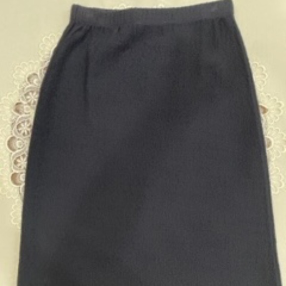 St John knit Skirt, size 4, Black - Picture 3 of 4